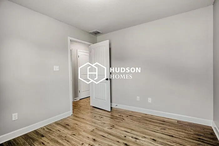 7902 Hemlock Dr — Photo 17