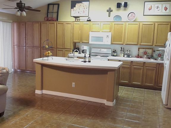 4th image of 794 W Pebble Dr