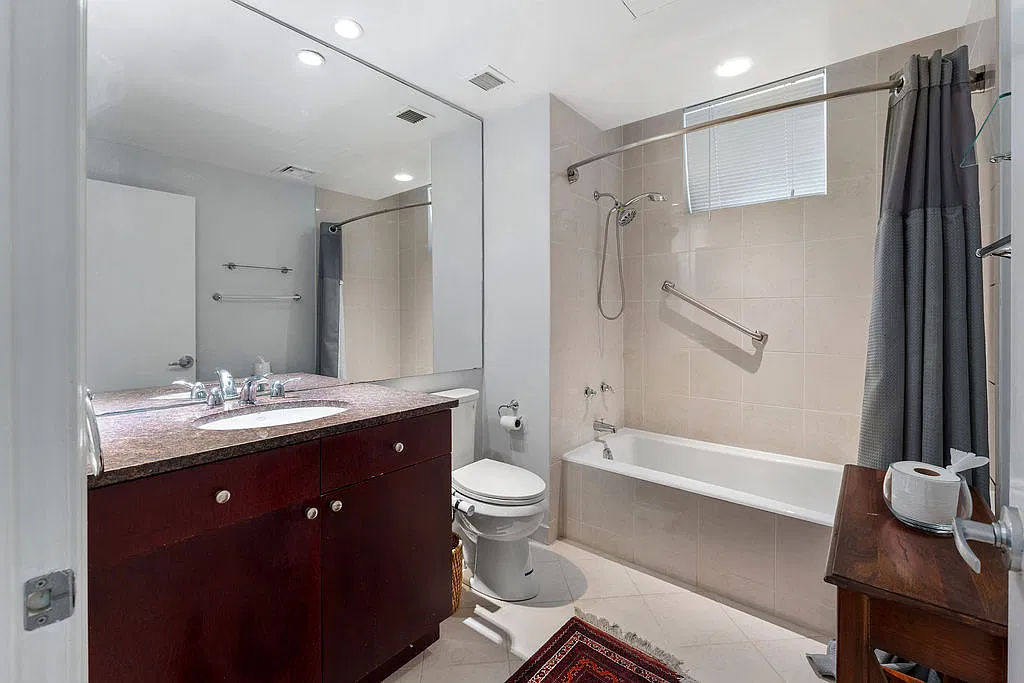 675 E St NW — Photo 4