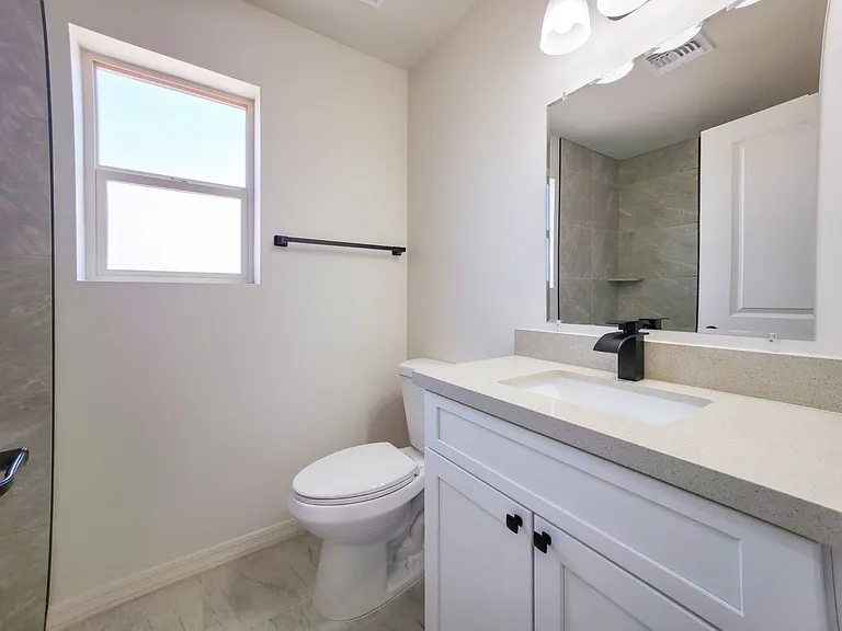 347 E George St — Photo 7