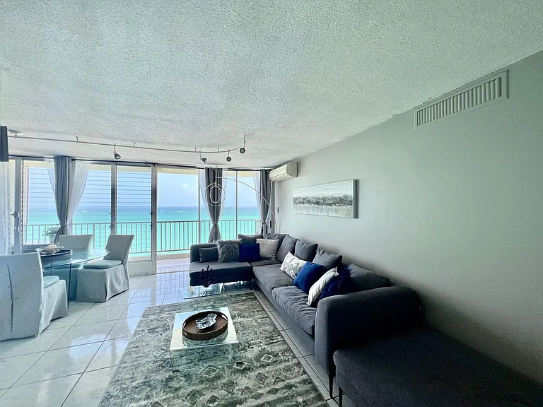 4745 Avenue Isla Verde — Photo 4