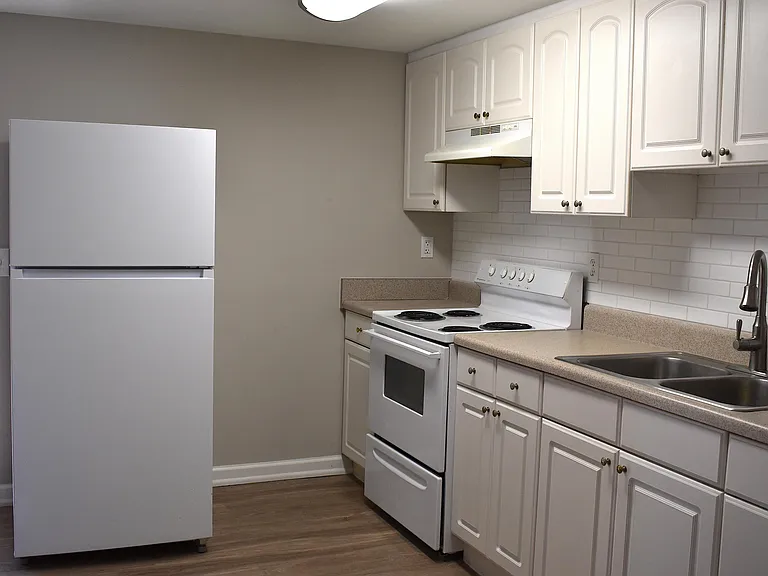 804 Hickman Rd #B — Photo 3