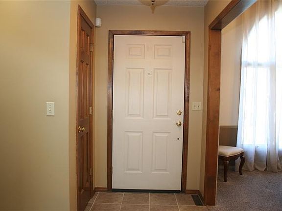 2nd image of 5106 S La Fontaine Ave