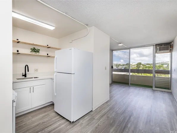 1555 Pohaku St APT B609, Honolulu, HI 96817