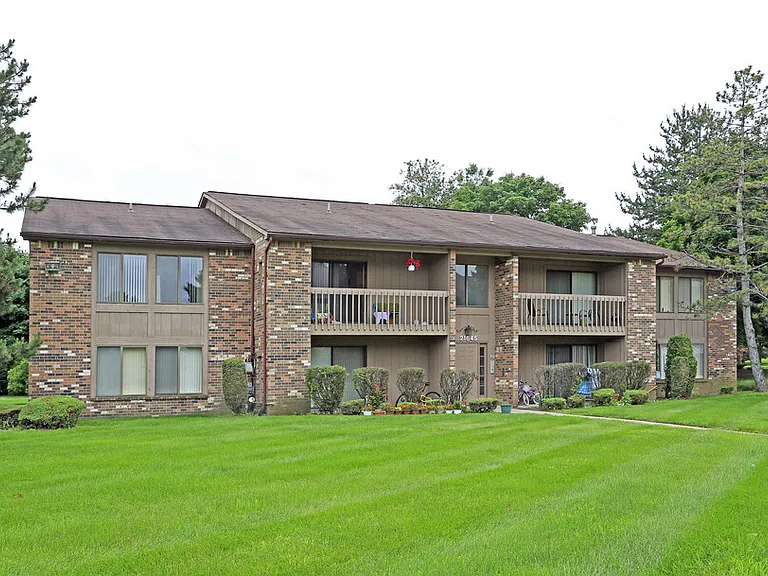 Green Hill Apartments — Photo 15