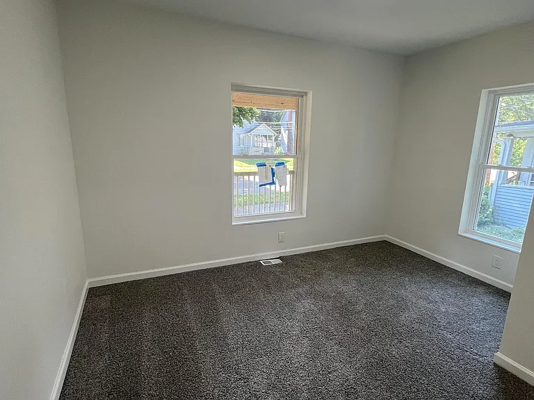 712 N Sycamore St — Photo 8