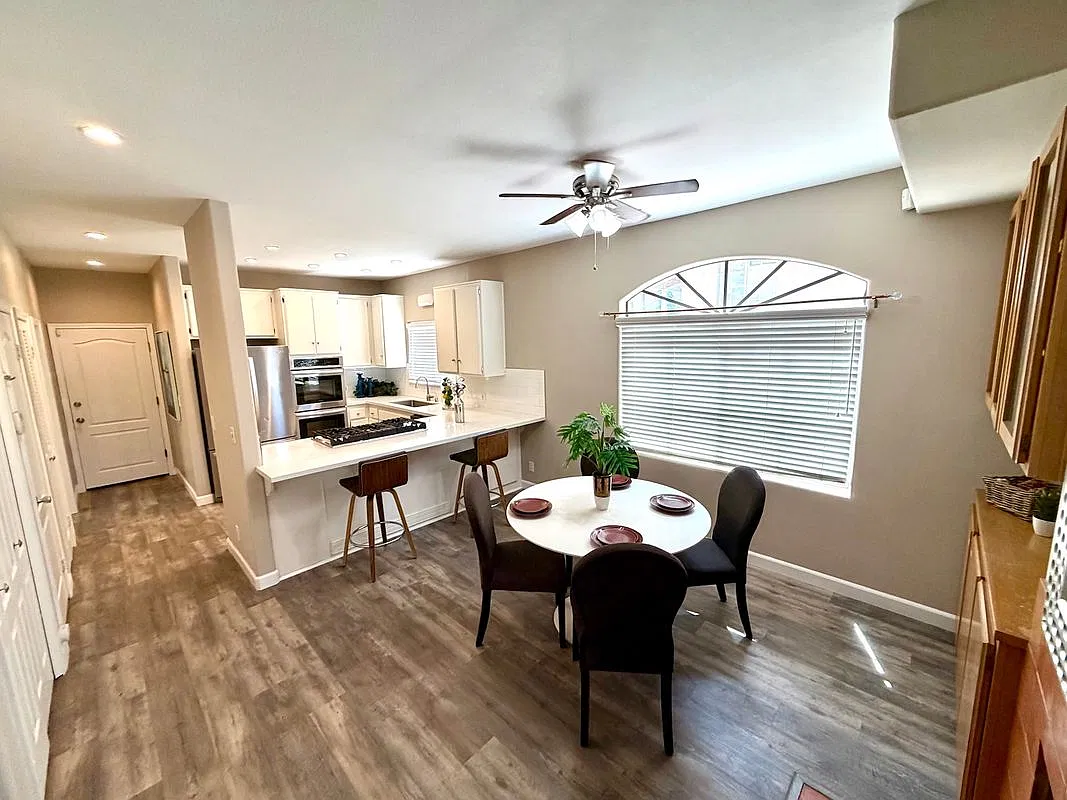 3 bed, 3.0 bath, 2295 sqft, $4,595 — Photo 2