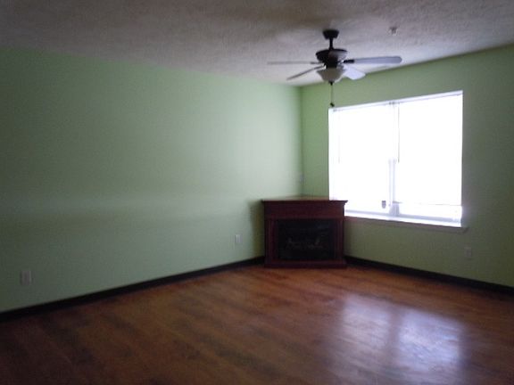 Natural gas fireplace