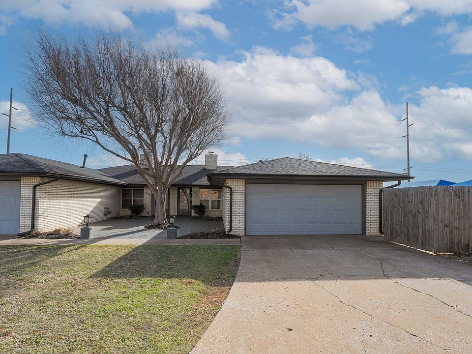 Large 3B/3BA duplex, 1940 sq. ft. 2 car garage