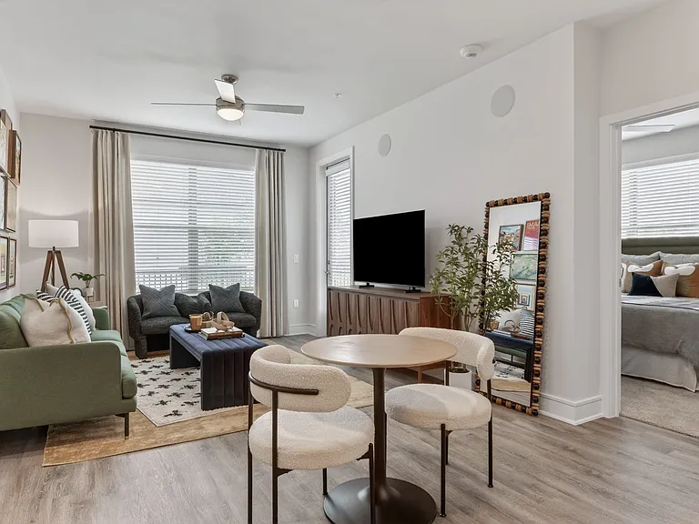 Postmaster Flats — Photo 36