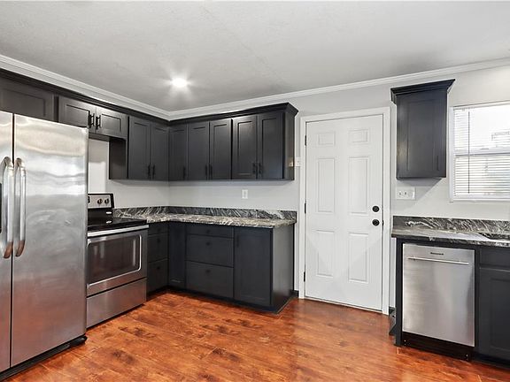 4th image of 5018 Crest Dr