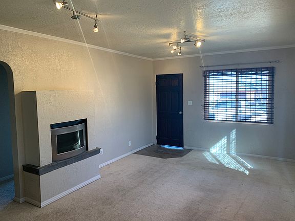 4th image of 710 Grape St