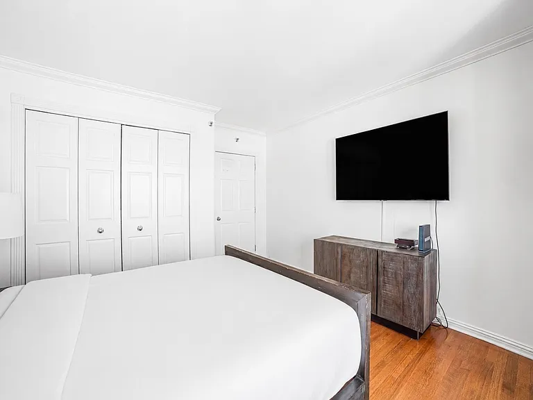 100 E Huron St #3504 — Photo 19