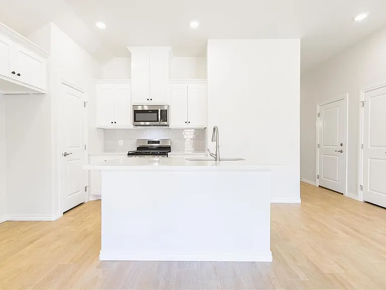 3224 Alameda St — Photo 5