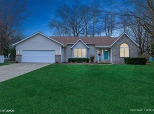 403 McPhil Dr, Dowagiac, MI 49047