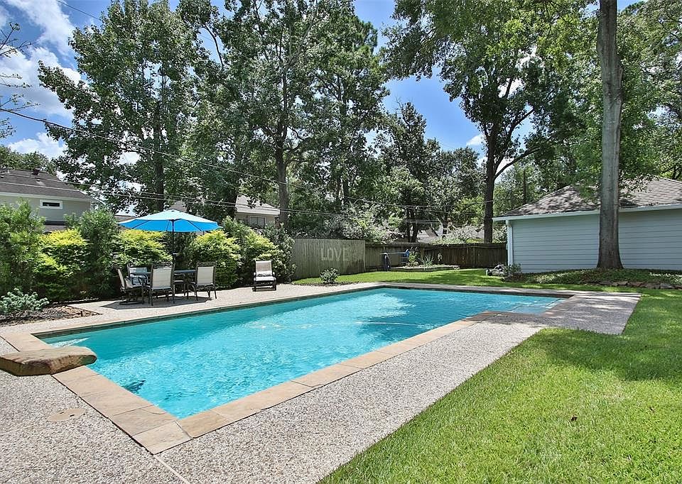 Stunning Backyard on a Large Lot!