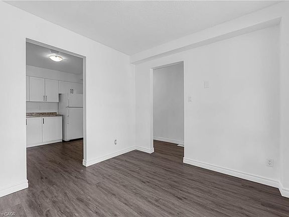 4th image of 100 Brownleigh Ave #284