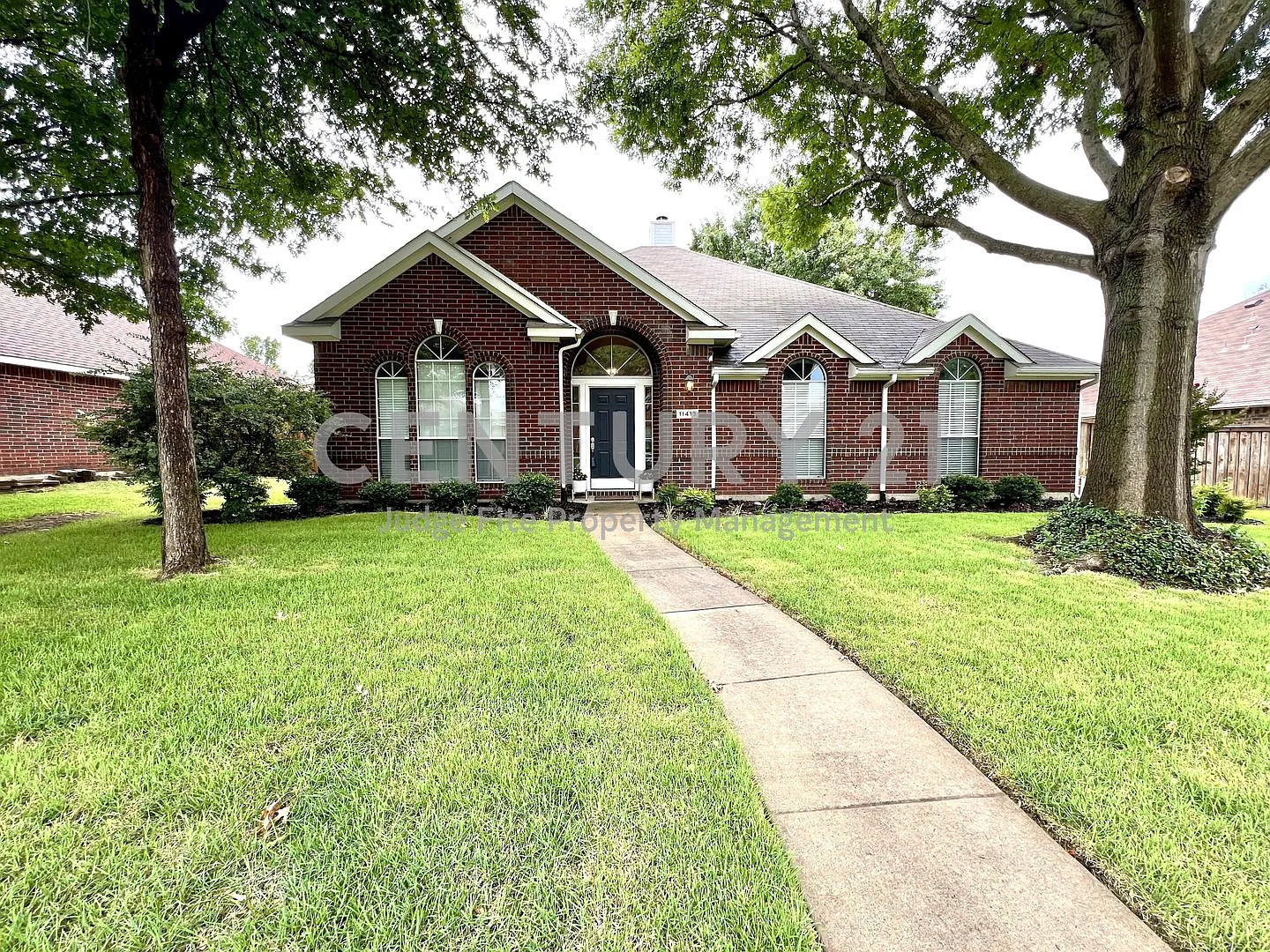 Well Maintained 4/2/2 in Frisco ISD For Rent! — Photo 1