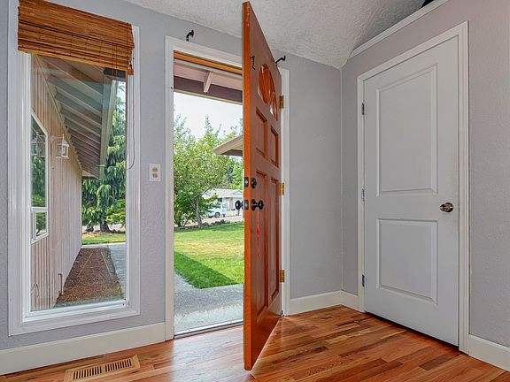 4th image of 2605 SE Briarwood Dr