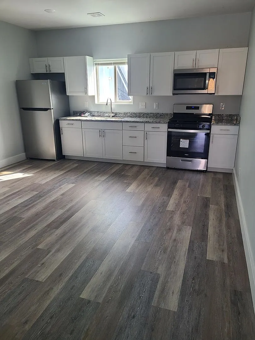 University Manor-New — Photo 4