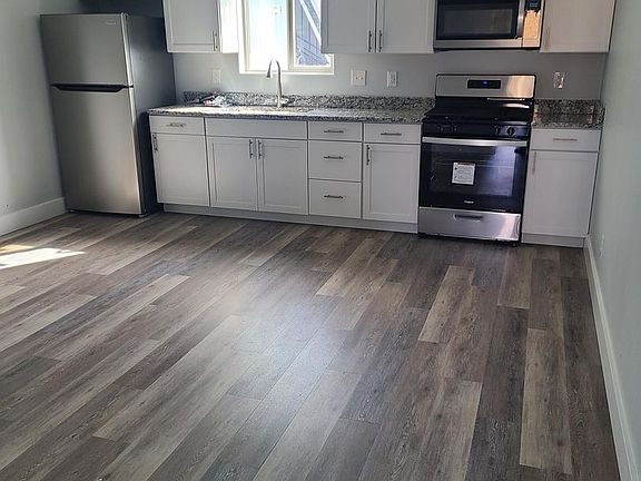 3rd image of 1442-1448 E 17th St #2