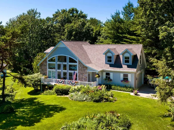 11541 Bluff Rd, Traverse City, MI 49686