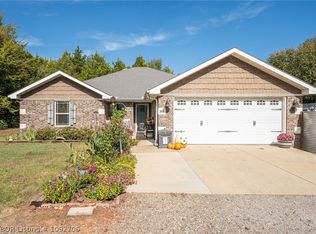 901 Thompson Ln, Cedarville, AR 72932