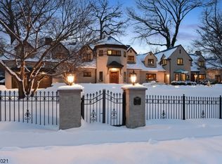 2 Mountain Rd, Verona, NJ 07044