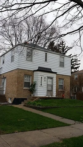 1076 E Thacker St photo 1
