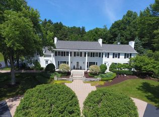 32000 Oxgate Ln, Hunting Valley, OH 44022