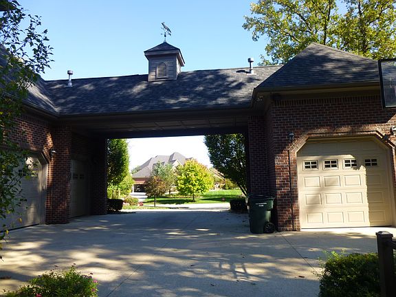 3rd image of 54405 Queensborough Dr