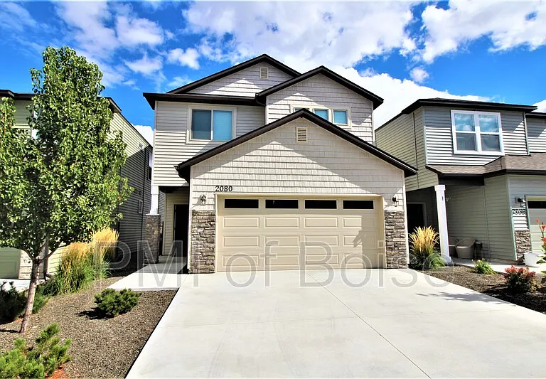 2080 S Hills Ave — Photo 1
