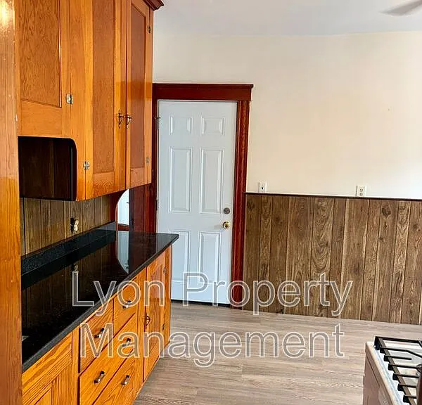 676 Grove St #2F — Photo 6