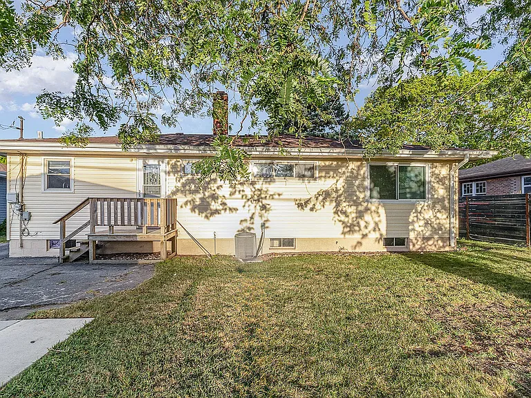 8134 Howard Ave — Photo 14
