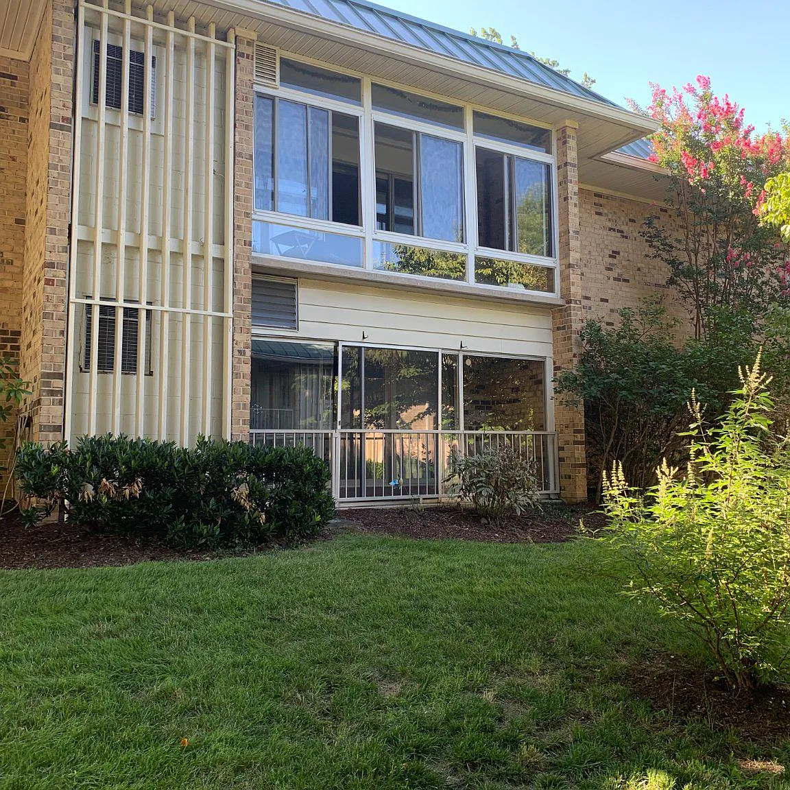 2 bed, 1.5 bath, 1308 sqft, $2,250 — Photo 2