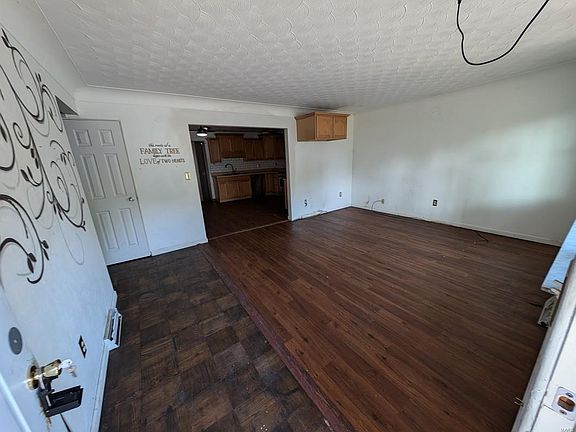 3rd image of 340 Marquis Ave
