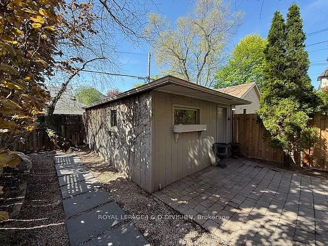 213 Cranbrooke Ave — Photo 11