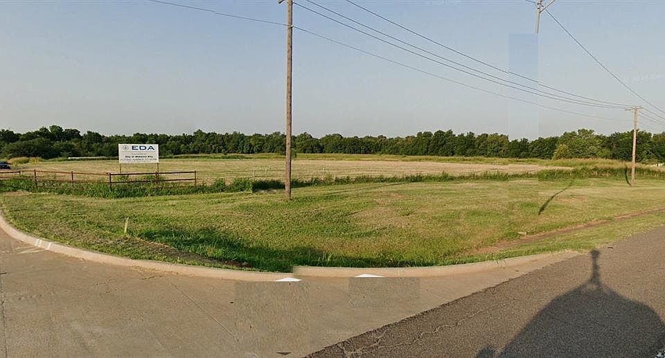 2nd image of 7420 NE 23rd St Lot 1