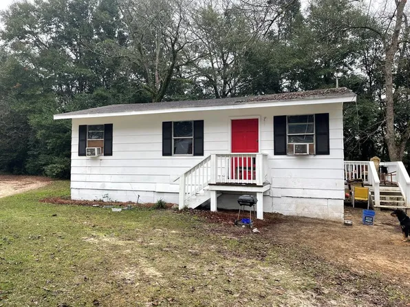 104 E Troy St, Brundidge, AL 36010