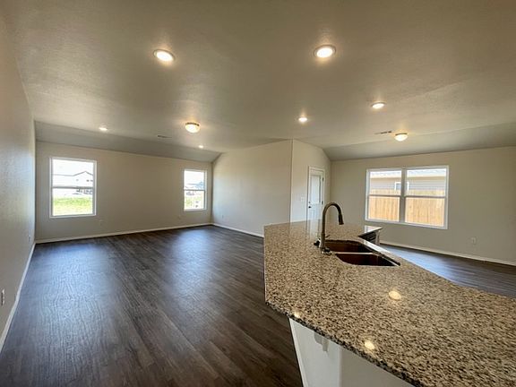 4th image of 1620 Eveningshade Ln