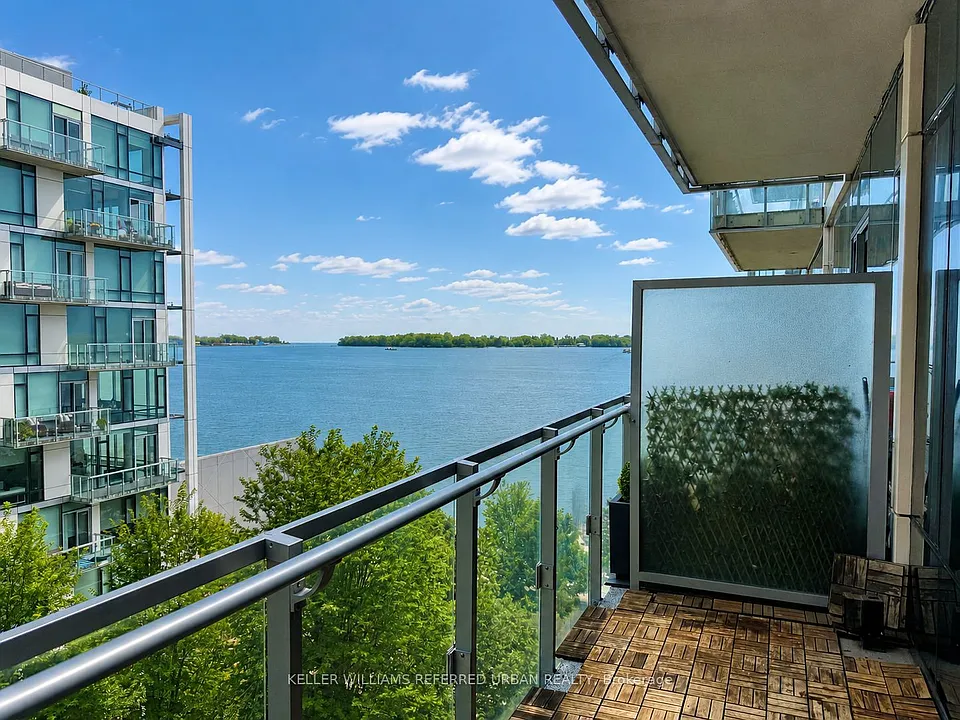 39 Queens Quay E #716