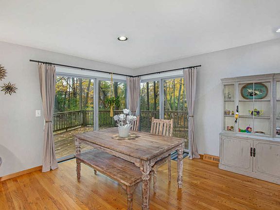 4th image of 2665 Golfridge Dr SE