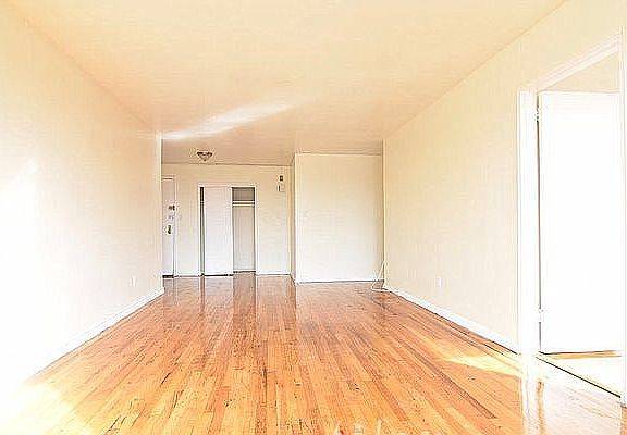 3rd image of 270 W 238th St #6J