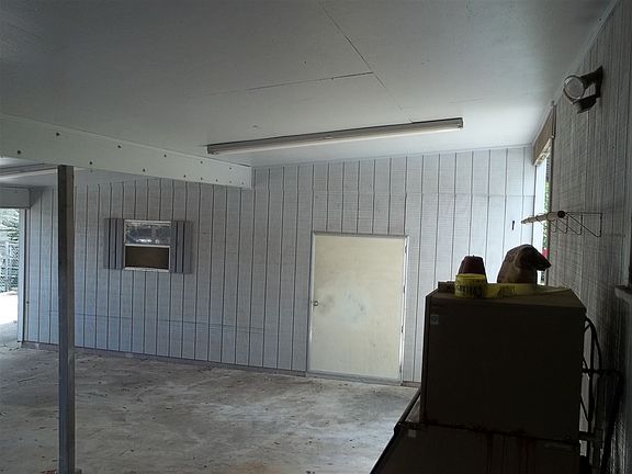 3rd image of 312 E Carolanne Blvd