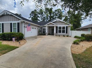 216 Waters Edge Dr, Kingsland, GA 31548