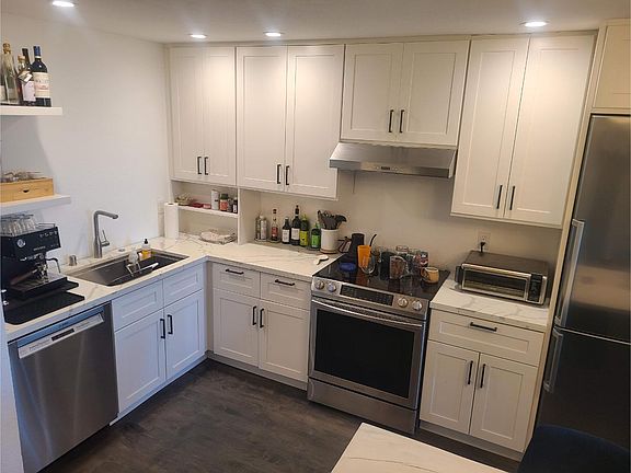 4th image of 1580 Great Hwy APT 3