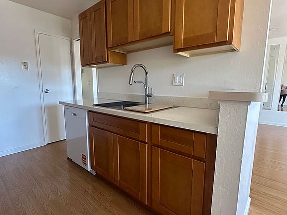 5th image of 151 Darby Pl APT 2