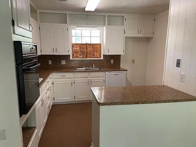 3 bed, 2.0 bath, 1777 sqft, $1,900 — Photo 4