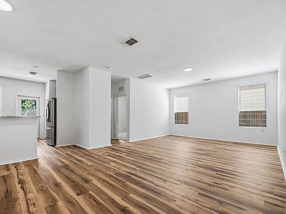 2nd image of 333 La Dera Dr