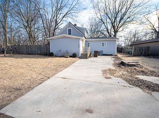 306 Westmoreland Ave, Rockford, IL 61102